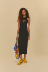 Vestido midi negro de canalé con estampado de aves de Farm Rio, escote redondo y tirantes finos.