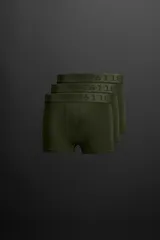 Pack de tres bóxers color verde militar con cintura elástica con logo de la marca. Efecto lavado.