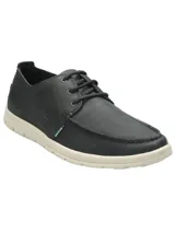Zapato náutico casual de cuero azul marino con cordones, suela de goma color crema y plantilla calada.