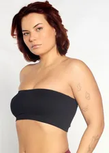 Soutien strapless negro de microfibra con copas removibles.