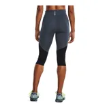 Calza capri de running Under Armour Fly Fast 3.0, color gris con detalles en negro y logo en la pierna.