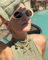 Collar corto con cordón de algodón color menta y flores de bronce.