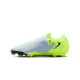 Championes de fútbol Nike Phantom GX II Pro FG, color celeste con detalles en blanco. Diseñados para césped firme, con parte superior texturizada y ajuste ceñido.