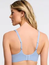 Bralette de lycra negro sin aro, marca Montelle. Tiene copa interna removible, breteles fijos regulables y broche trasero de tres posiciones.