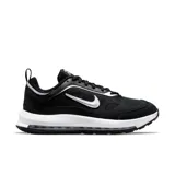 Championes Nike Air Max AP negros con detalles en blanco y plateado.