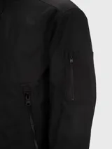 Campera bomber negra con cuello alto, cierre frontal con cremallera, puños y dobladillo elásticos.