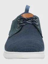 Zapatilla urbana Hush Puppies modelo Port, color tostado, con capellada de cuero y malla, cordones y suela con tecnología ZeroG de EVA.