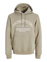 Buzo canguro con capucha color verde oliva, con cordones ajustables y bolsillo tipo canguro. Estampado frontal con texto en color crema.