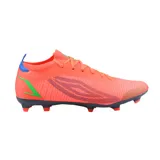 Calzado para fútbol con capellada de flyknit y TPU, diseñado para rendimiento en el campo.