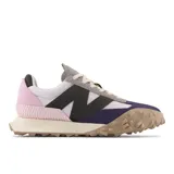 Championes New Balance unisex modelo XC-72, con capellada de tela ripstop reciclada y refuerzos de gamuza. Suela dividida con diseños de tracción para terreno duro.