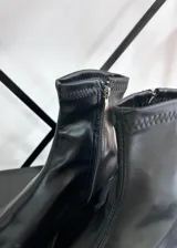 Botas cortas negras de cuero vegano con punta cuadrada y taco bloque.