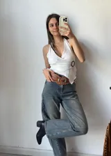 Pantalón de jean slouchy de tiro alto, color celeste gastado.