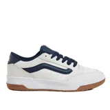 Championes Vans Hylane color blanco con detalles en azul marino y suela marrón.