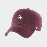 Gorra de béisbol color borgoña, marca 47 Brand, modelo Clean Up. Presenta el logo de los Dodgers bordado en blanco en el frente y el logo de la marca en el lateral.
