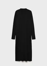 Vestido midi negro de tejido de punto fino, con cuello alto y manga larga.