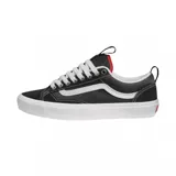 Zapatillas de skate en color negro con detalles en blanco y suela blanca, diseño clásico.