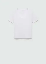 Remera color beige de corte recto, con cuello en V y mangas cortas.