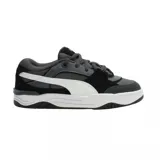 Championes Puma 180 de caña baja, color gris oscuro y negro, con detalles en cuero sintético blanco.
