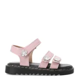 Sandalias blancas con plataforma negra y tiras con apliques de flores.