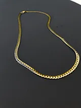 Cadena dorada enchapada en oro de 18k, de eslabones planos y 55-60cm de largo.