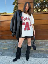 Remerón blanco con estampa roja de "Los Angeles".