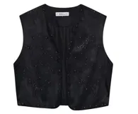 Chaleco negro con apliques de lentejuelas y mostacillas formando un diseño floral.