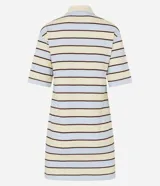 Vestido corto tipo polo a rayas horizontales en tonos celeste y amarillo.