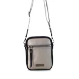 Phonebag color mostaza con bolsillo frontal con cierre, espacio para celular y billetera con repartición. Tiene una correa gruesa de galón regulable y desmontable. Detalles en marrón y beige.