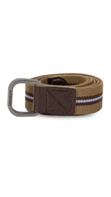 Cinto de tela canvas a rayas horizontales color beige y marrón chocolate, con hebilla doble rectangular metálica color peltre y terminaciones en símil cuero color marrón chocolate.