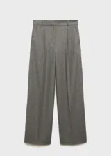 Pantalón de vestir gris de lana virgen, corte wide leg, tiro medio, con trabillas y bolsillos laterales.