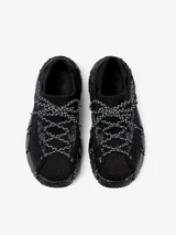 Zapatillas Ecoalf modelo Roku, color negro. Fabricadas con poliéster reciclado, plantillas de EVA y suelas XL EXTRALIGHT Sustainable+.