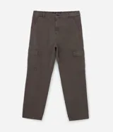 Pantalón cargo baggy color gris oscuro, confeccionado en sarga de algodón. Cuenta con cintura con trabillas, cierre tradicional y bolsillos cargo laterales.