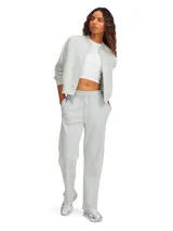 Pantalón Under Armour Rival Fleece para mujer, color verde claro, de corte recto y holgado, con cintura elástica ajustable con cordón y logo bordado en la cadera.