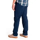 Pantalón de hombre color azul marino, de corte chino, tapered y straight.