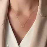 Collar en oro de 9k con un círculo de 10mm, y cadena de 45cm de largo.