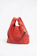 Bolso de mano mediano Bimba y Lola, color marrón, de estructura blanda con asa extraíble y logo metálico.