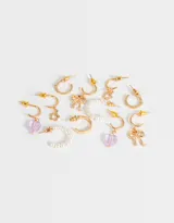 Set de seis pares de aros argollas doradas con diferentes dijes: flor, corazón, moño, argolla simple, argolla con strass y argolla con perlas.