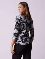 Remera de algodón estampada, marca Ruby Rd. Manga ¾ y escote cuadrado.