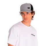 Gorro gris con visera curva y paneles traseros de malla negra. Logotipo de Caterpillar bordado en negro en el frente. Ajuste con broche en la parte trasera.