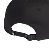 Gorro de béisbol negro de adidas con logo en el frente, diseñado para protección solar y comodidad.