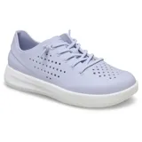 Championes Crocs InMotion Pacer negros con suela blanca, cordones y perforaciones en la capellada.