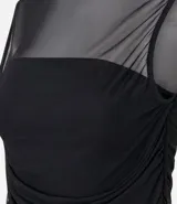 Musculosa de tul negra, con cuello redondo, sin mangas, con superposición y drapeado lateral.