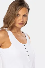 Musculosa negra con escote cuadrado, breteles anchos y bolsillo de parche en el pecho.