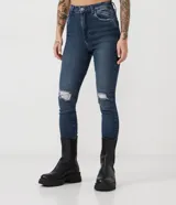 Pantalón skinny de jeans azul oscuro con cintura alta, trabillas, bolsillos y rotos en las rodillas.