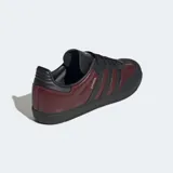 Championes Adidas Samba OG color borgoña con detalles en negro, con las tres tiras características de la marca en los laterales.