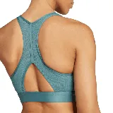 Top deportivo Adidas PWRCT BL color celeste con logo de la marca en el frente.
