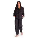 Campera puffer negra con cierre frontal, cuello alto y logo de la marca en el pecho.