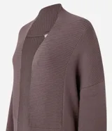 Cardigan negro de punto con cuello redondo, manga larga ajustada y textura.