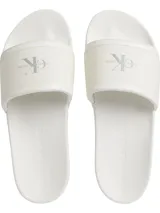 Ojotas blancas Calvin Klein Jeans con logo CK en la tira.