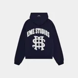 Hoodie azul marino con capucha y cordón ajustable, corte oversize y puños y cintura acanalados. Estampado frontal y trasero con el nombre de la marca y un símbolo gráfico.